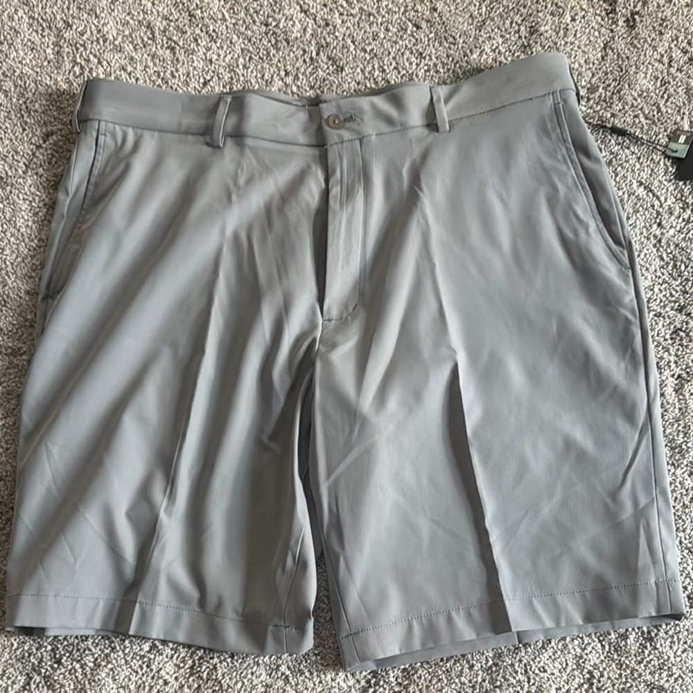 Walter Hagen Men's Light Gray Flat Front Shorts